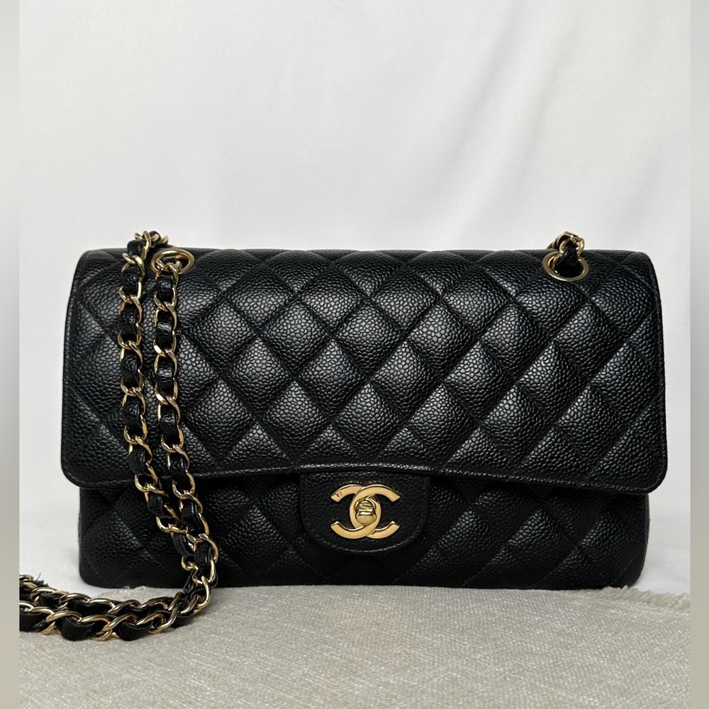 CHANEL Medium Classic Flap Caviar with Gold Hardware (Series 9) Preloved 🩷